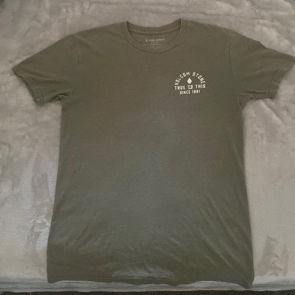 VOLCOM GREEN GRAPHIC TEE S